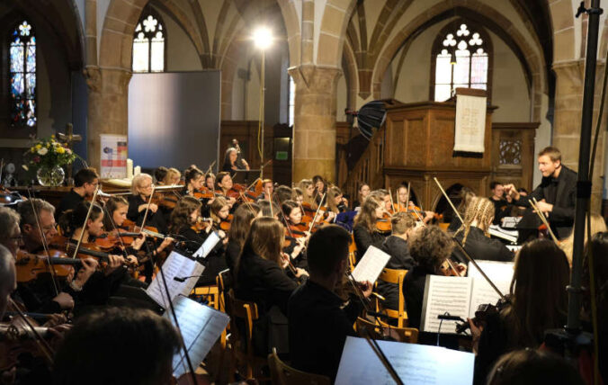 Volle Konzentration beim Konzert in der Landauer Stiftskirche. (Foto: KV SÜW)