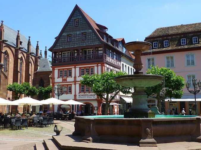 Historischer Marktplatz in Neustadt an der Weinstraße (Foto: Rolf Schädler)