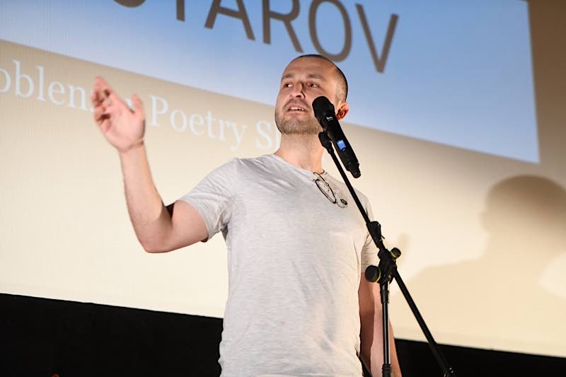 Poetry Slammer Artem Zolotarov „in Action“. (Bildquelle: Anja Ohmer)