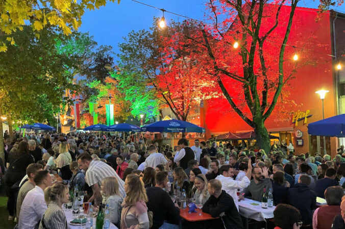 Das Pfälzer Weinfest erfreut sich in Landau an der Isar großer Beliebtheit und hat inzwischen Kultstatus. (Quelle: Veranstaltungsgesellschaft LD – SÜW)