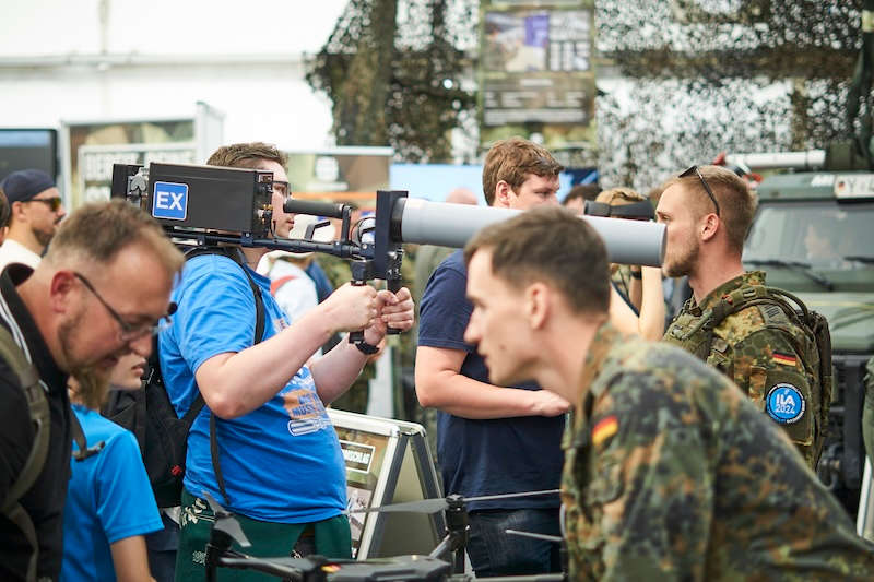 Technik zum Anfassen (Foto: Bundeswehr/Marc-André Proulx)
