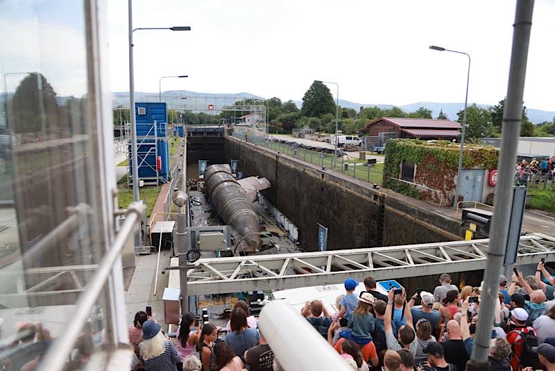 Der Verband meisterte souverän die niedrige Brücke in Ladenburg und die Schleuse Schwabenheim, bis er vor atemberaubender Kulisse in Heidelberg festmachte. Anschließend wurde U17 aufgerichtet. (Quelle: TMSNHSP)