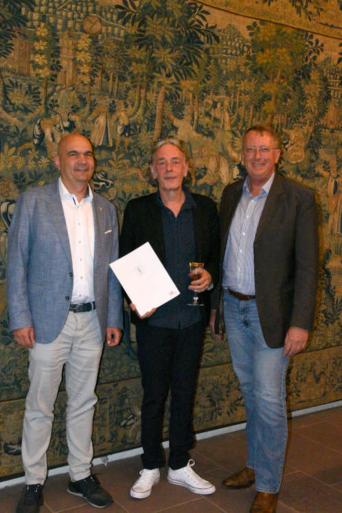 Bürgermeister Manfred Schulz, Preisträger Michael Halberstadt und Kulturreferatsleiter Christoph Dammann. (Foto: Ray Albuquerque)