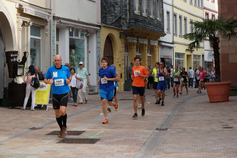 Altstadtlauf in Neustadt an der Weinstraße (Foto 2017: Holger Knecht)