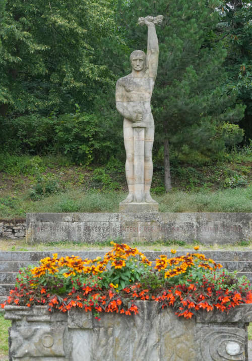 Denkmal in der Dr. Welsch-Terrasse (Foto: Holger Knecht)