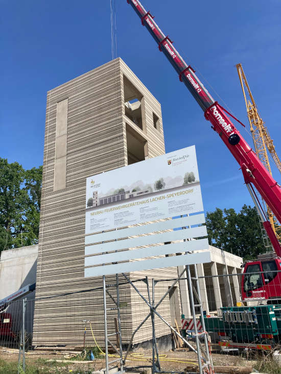 Der neue Schlauchturm (Foto: Stadt Neustadt)