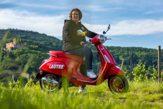 Karin Schmidt hat sich im vergangenen Jahr den Traum von einer eigenen Vespa erfüllt. Am Sonntag organisiert sie die Sternfahrt nach Pirmasens. (Foto: privat)