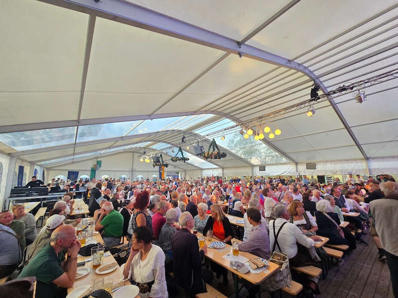 Eröffnung im Festzelt (Foto: Gemeindeverwaltung Haßloch)