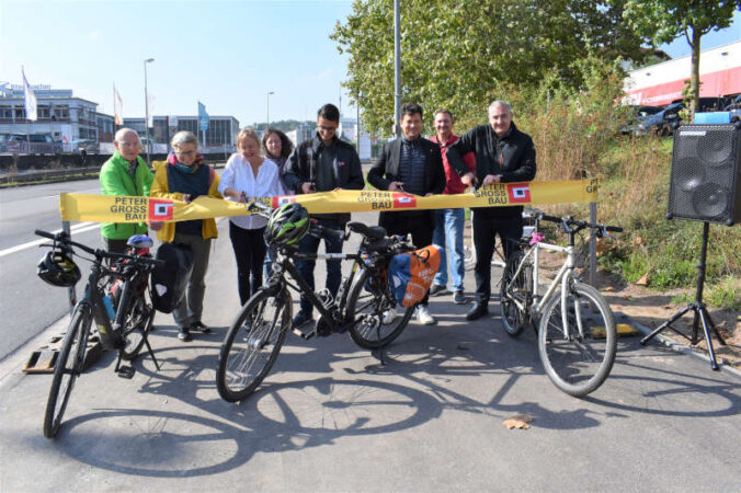 Durchschneiden des Bandes (Foto: Stadt Kaiserslautern)