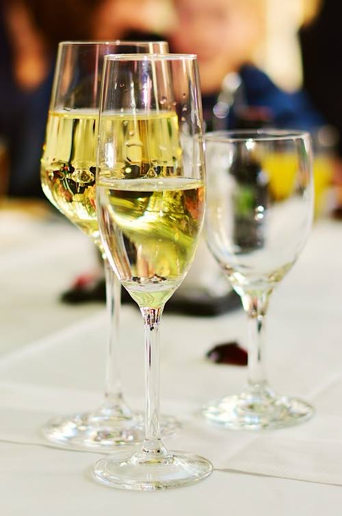 Symbolbild Sekt Sektgläser (Foto: Pixabay/congerdesign)