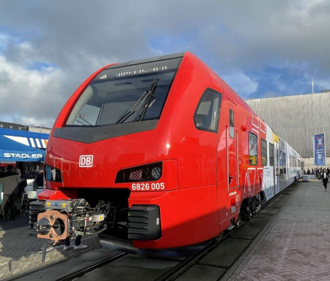 Stadler-Flirt-Akku-Triebwagen auf der Messe Innotrans (Foto: ZÖPNV RLP Süd)