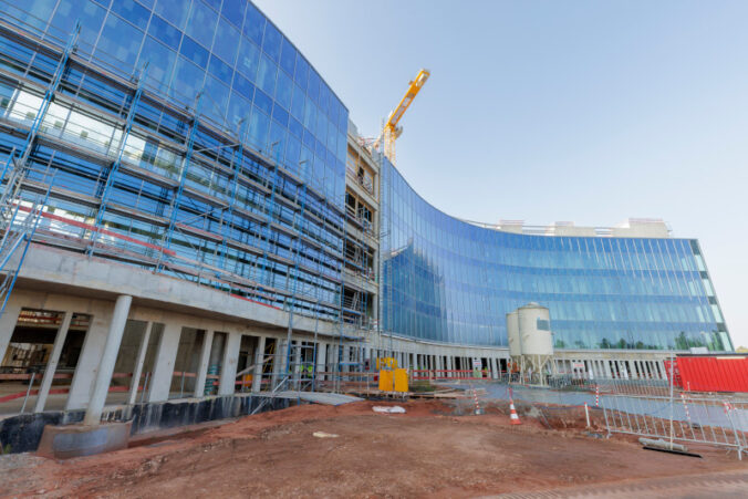 Die Fassade des Krankenhauses (Foto: view – die agentur / Reiner Voß)