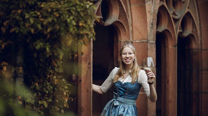 Emma Frey alias Emma I. ist die neue Landauer Weinprinzessin. (Quelle: Büro für Tourismus Landau)