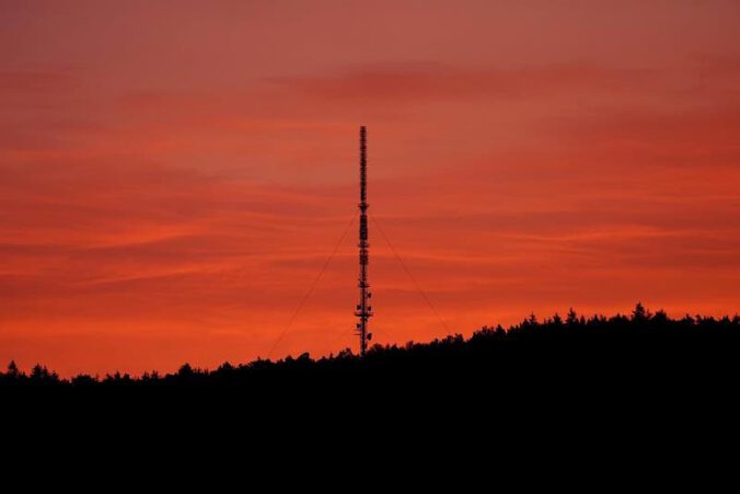 Der „glühende“ Himmel über dem Weinbiet (Foto: Holger Knecht)