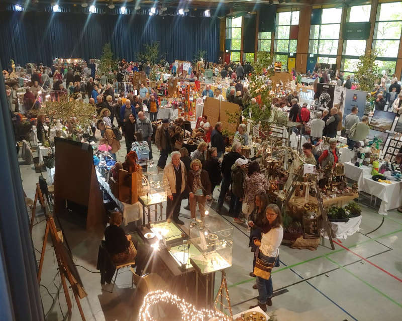 Kunsthandwerkermarkt 2024 (Foto: Verbandsgemeindeverwaltung Nordpfälzer Land)