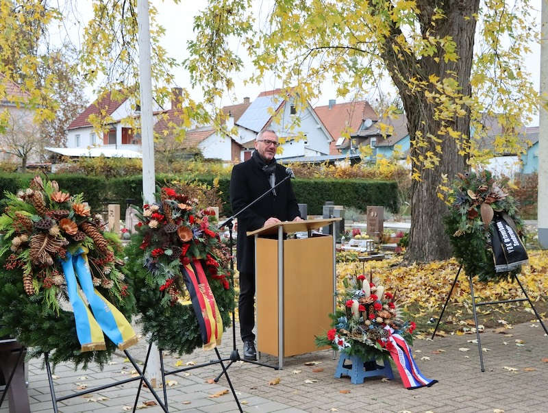 Rede von Bürgermeister Marcus Schaile zum Gedenken an die Opfer von Krieg und Gewalt (Foto: Victoria Sittig)