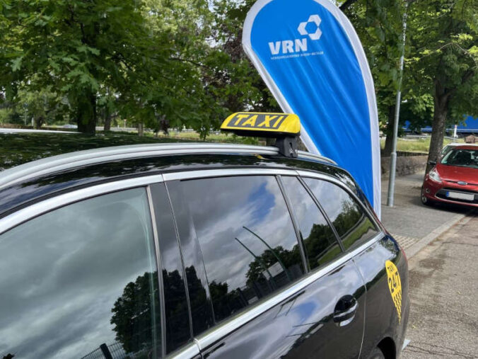 Ab dem 1. Dezember 2024 wird das VRNruftaxi das bisherige AST-Angebot ersetzen und eine neue Möglichkeit für Fahrgäste in Speyer bieten, den ÖPNV flexibler zu nutzen. (Foto: VRN)