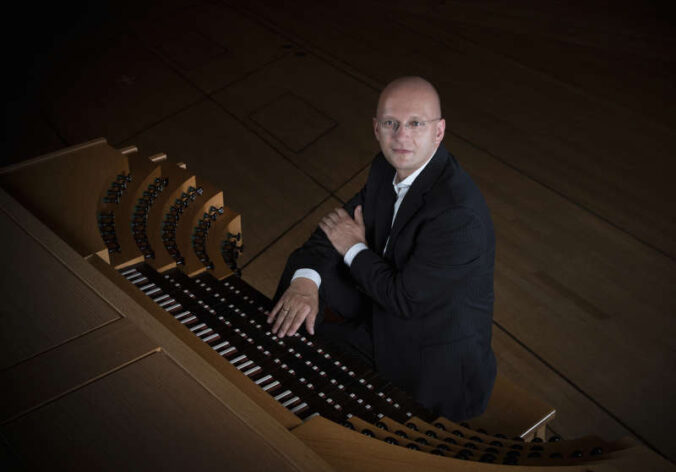 Der Organist Hansjörg Albrecht (Foto: Vanessa Daly)