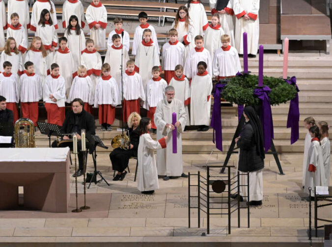 Adventskranzsegnung im Dom (Quelle: Dommusik Speyer, Foto: Klaus Landry)