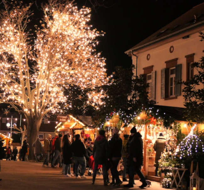 Deidesheimer Advent: Stadtplatz (Foto: TouristServiceDeidesheim)