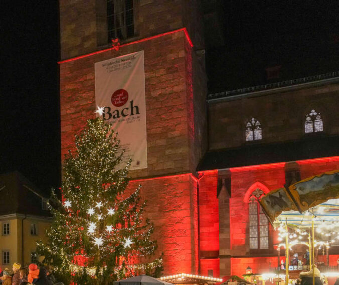 Die Stiftskirche in Neustadt an der Weinstraße in der Adventszeit (Foto: Holger Knecht)