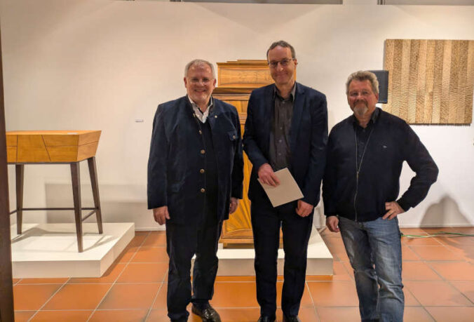 Bezirkstagsvorsitzender Hans-Ulrich Ihlenfeld, Dr. Bernd Klesmann, Leiter des Stadtmuseums – Wadgasserhofs, und Dirk Fischer, Präsident der Handwerkskammer der Pfalz (Foto: Bezirksverband Pfalz)