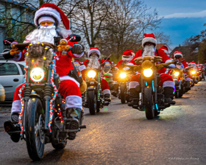 Harley Davidson riding Santas (Foto: Rolf-Epple-Stiftung)