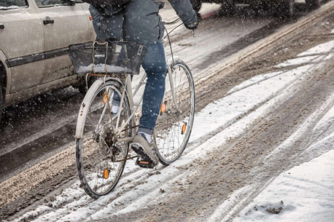 Radstreifen im Winter (Foto: Güven Purtul/VISUM)