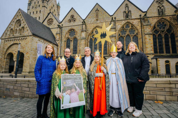 Freuen sich auf die bundesweite Eröffnung der 67. Aktion Dreikönigssingen am 28. Dezember 2024 in Paderborn (Foto: Besim Mazhiqi / Kindermissionswerk)