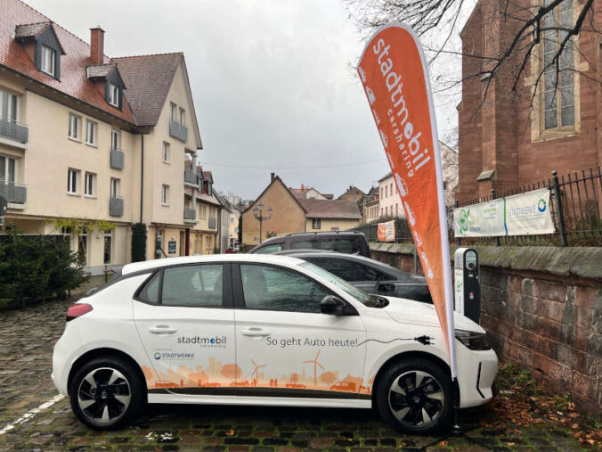 Das neue stadtmobil-Auto am Juliusplatz (Foto: Stadtverwaltung Neustadt)