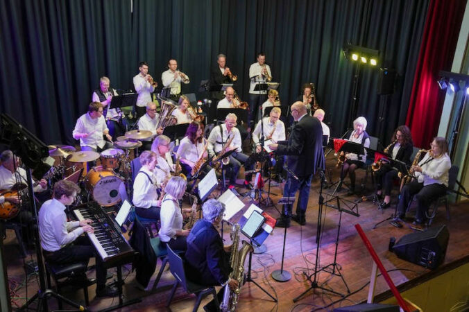 Die Blue Bird Big Band (Foto: Holger Knecht)