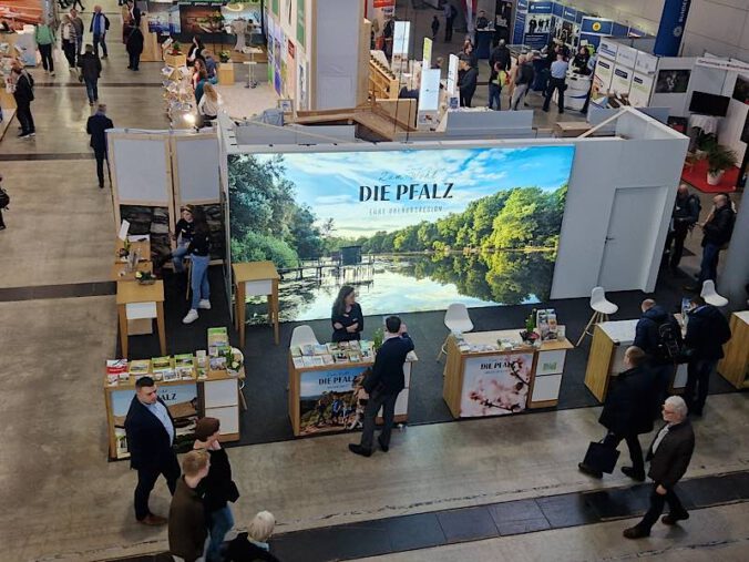 Messestand (Foto: Südpfalz-Tourismus Landkreis Germersheim e.V.)