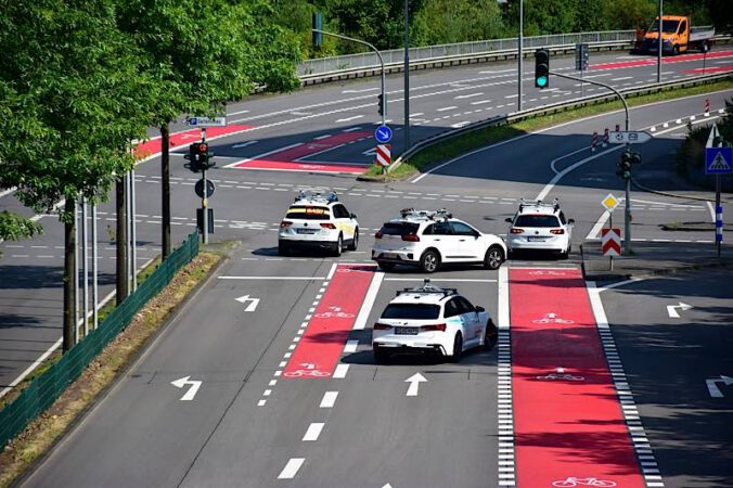 Mit Einsatz der innovativen Technik aus dem Projekt AORTA läuft das Bilden der Rettungsgasse für alle Beteiligten viel entspannter. (Foto: RPTU, Hossein Ameri-Far)