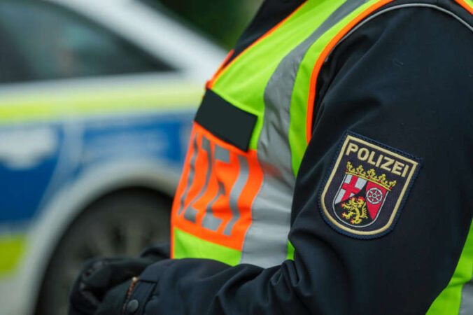 Symbolbild Polizei Verkehrskontrolle (Foto: Holger Knecht)