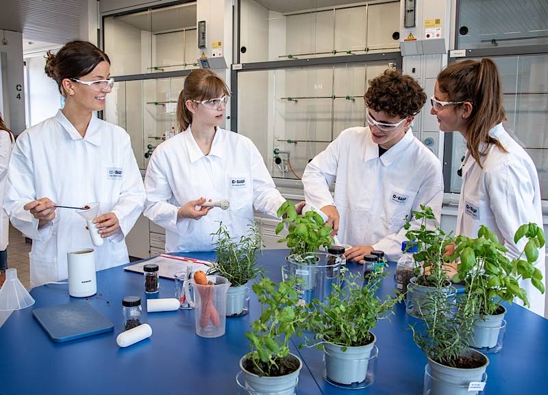 Das Ferienprogramm des Teens’ Lab Oberstufe richtet sich an Schülerinnen und Schüler der Oberstufe mit Grund- oder Leistungskurs Chemie. (Foto: BASF SE)