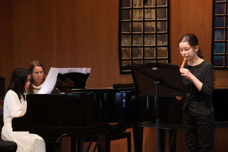 Luisa Frefat und Elisabeth Ngoc Quyen Chu (Foto: Musikschule FT)