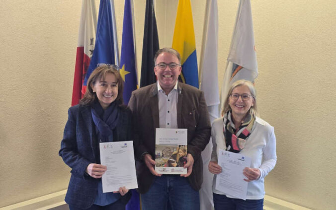 Nicole Ihrig, Gabi Pfadt und Bürgermeister Tobias Meyer (Foto: Gemeindeverwaltung Haßloch)