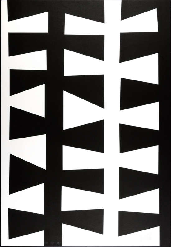 Leon Polk Smith, Blatt aus der Mappe Werkübersicht 1946–86, 1987, Serigrafie, 118 × 80 cm, Wilhelm-Hack-Museum, Ludwigshafen (Quelle: VG Bild-Kunst, Bonn 2025)