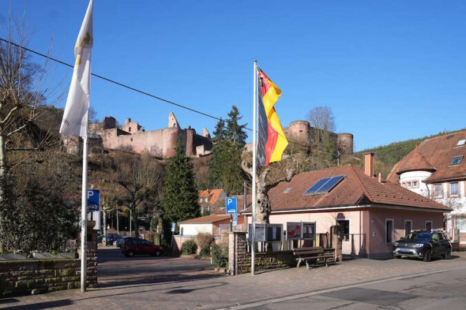 Blick auf die Hardenburg (Foto: Holger Knecht)