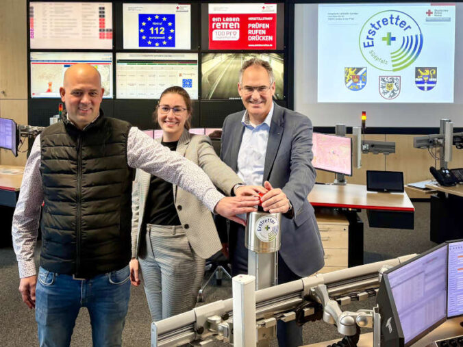 v.r.: Dietmar Seefeldt, Lena Dürphold und Martin Brandl Foto: KV SÜW/Isabel Frank)