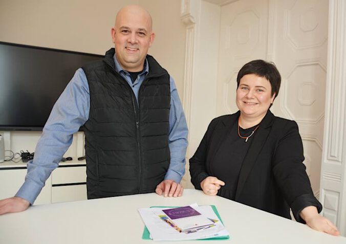 Landrat Martin Brandl und Lisa-Marie Trog (Foto: Kreis Germersheim / mda)