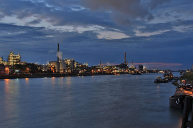 Symbolbild BASF in Ludwigshafen (Foto: Pixabay/Christian Supik (Fotografie) + Manuela Supik (Design))