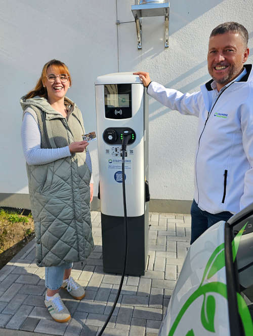 Ortsvorsteherin Fabienne Gerau-Frisch (Lachen-Speyerdorf) und Johannes Seeber (Foto: Stadtwerke Neustadt)