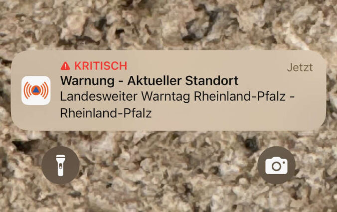 Warnanzeige auf Smartphone